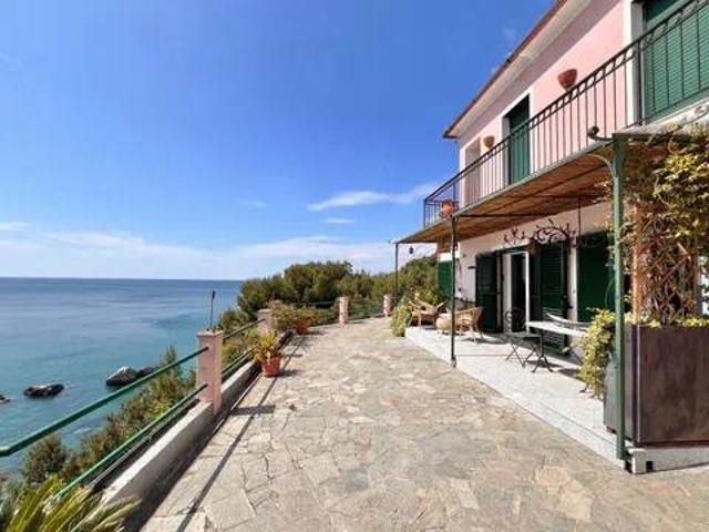 Appartamento in vendita a Finale Ligure SV