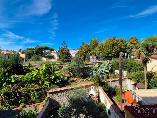 APPARTAMENTO in VENDITA a FIRENZE CAMPO DI MARTE / CURE / COVERCIANO di 4 vani