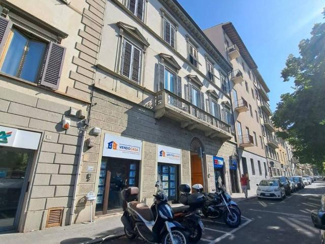 Appartamento in vendita a Firenze FI