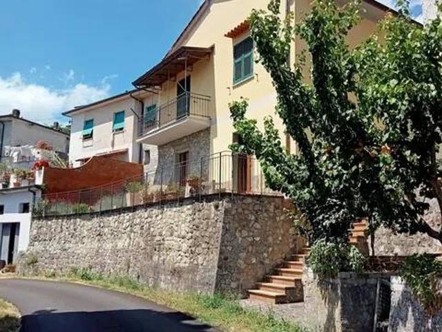 Appartamento in vendita a Fivizzano MS