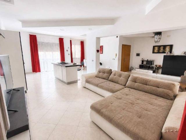 Appartamento in vendita a Floridia SR