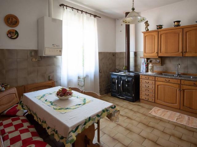 Appartamento in vendita a Follo SP