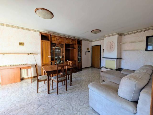 Appartamento in vendita a Follo SP