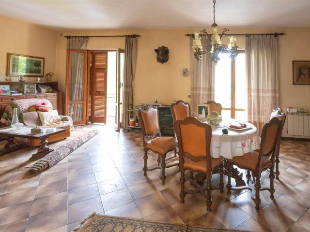 Appartamento in vendita a Follo SP