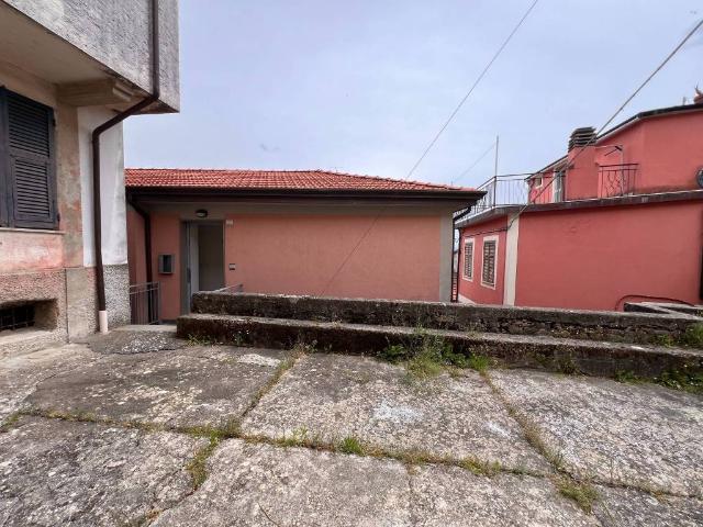 Appartamento in vendita a Follo SP