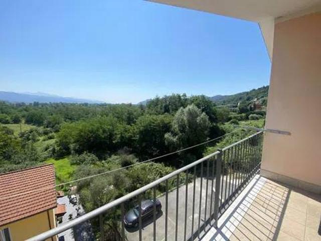 Appartamento in vendita a Follo SP