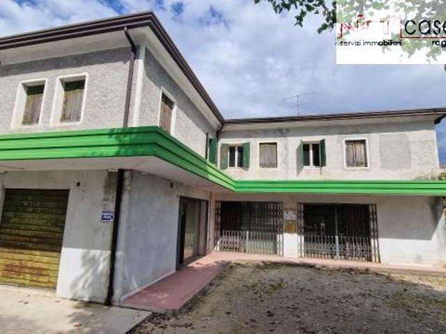 APPARTAMENTO in VENDITA a FONTANAFREDDA di 13 vani