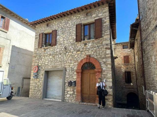 Appartamento in vendita a Fratta Todina via Roma 12