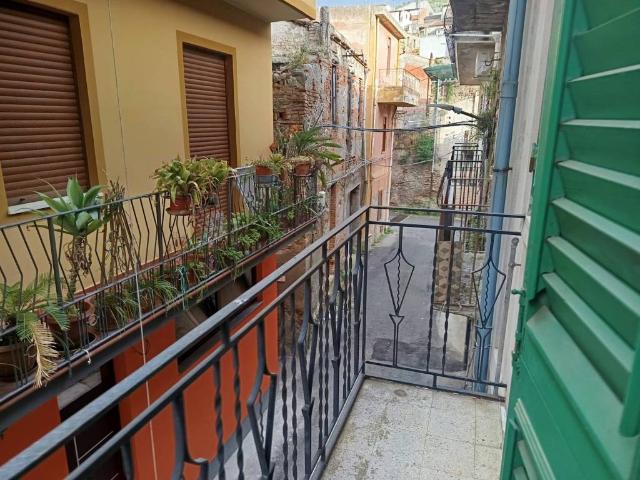 Appartamento in vendita a Gualtieri Sicaminò ME