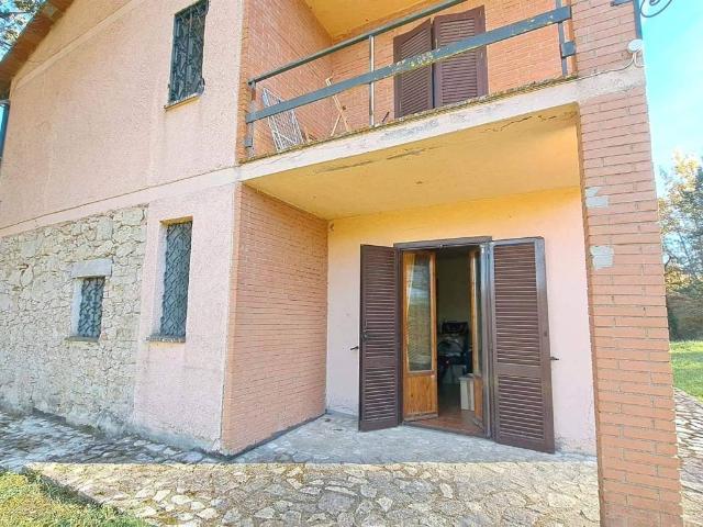 Casa indipendente in vendita a Guardea TR