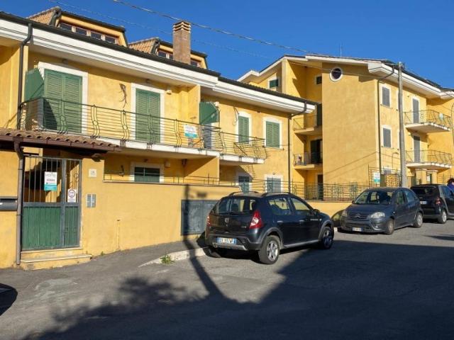 Casa indipendente in vendita a Guidonia Montecelio, Pichini