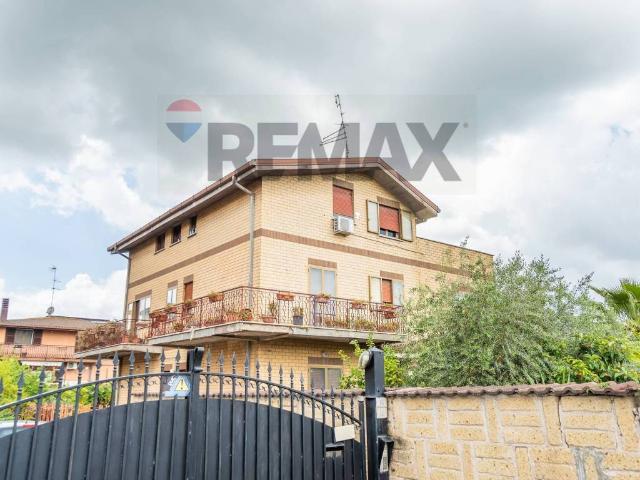 Casa indipendente in vendita a Guidonia Montecelio RM