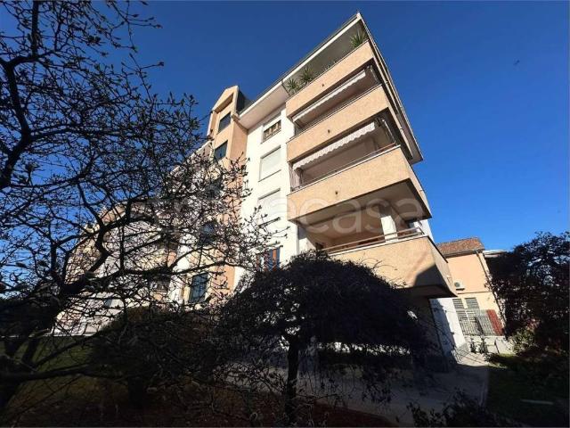 Appartamento in vendita a Gallarate via varese, 41, Caiello