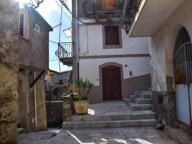 Appartamento in vendita a Gallodoro ME