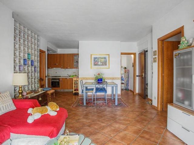 Appartamento in vendita a Gazzada Schianno VA