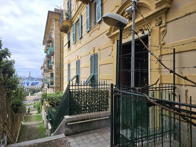 Appartamento in vendita a Genova