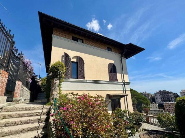 Appartamento in vendita a Genova GE