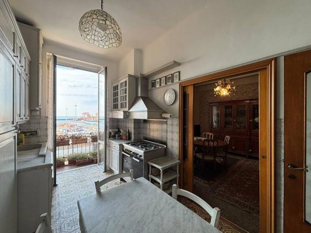Appartamento in vendita a Genova GE