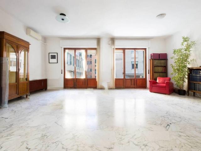 Appartamento in vendita a Genova GE