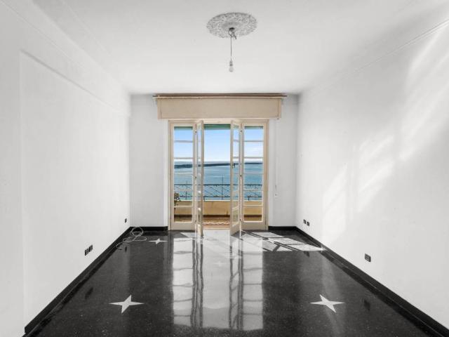 Appartamento in vendita a Genova GE