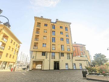 Via Luigi Cibrario Genoa, Piazza Francesco Baracca