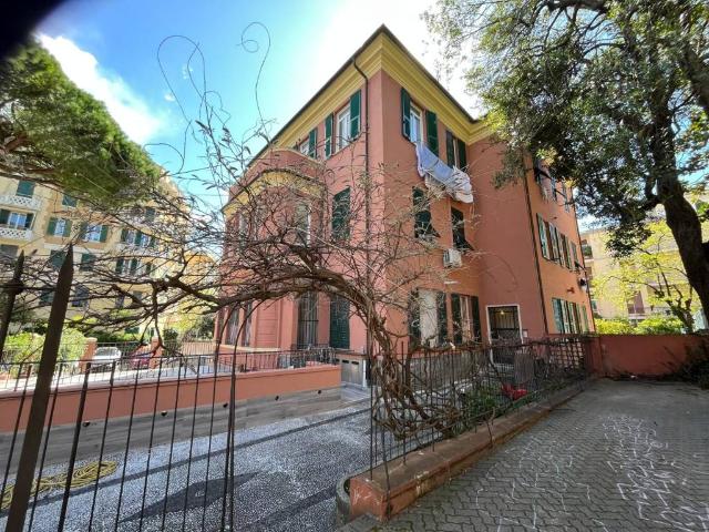 Appartamento in vendita a Genova GE