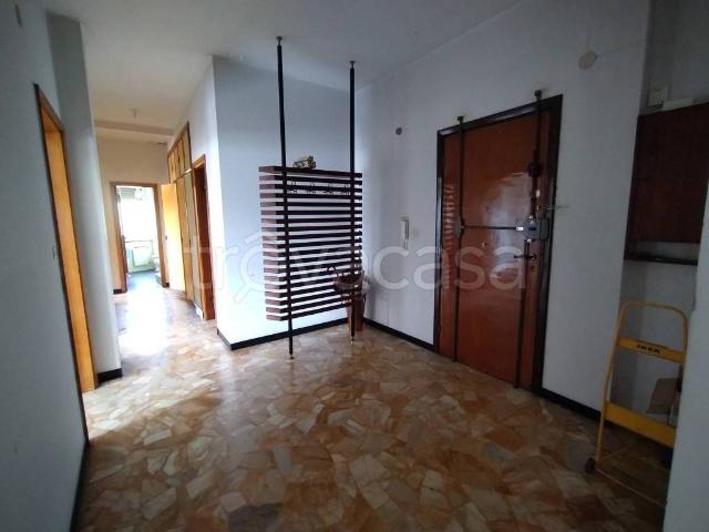 Appartamento in vendita a Genova, Rivarolo
