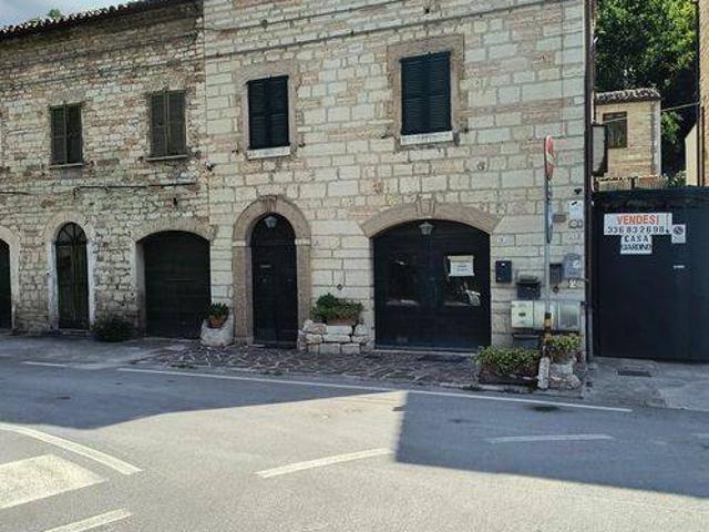 Appartamento in vendita a Genga AN