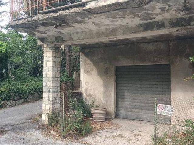 Appartamento in vendita a Genga AN