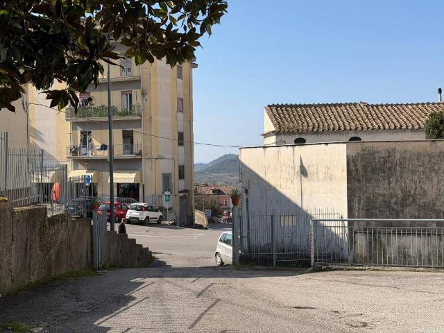 Appartamento in vendita a Giffoni Sei Casali SA