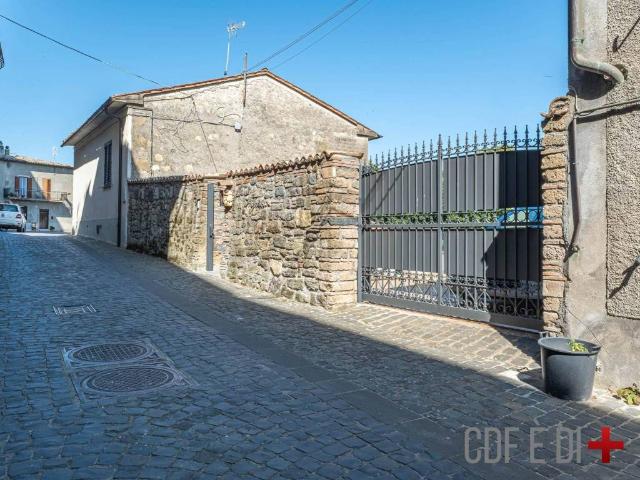 Appartamento in vendita a Gradoli VT