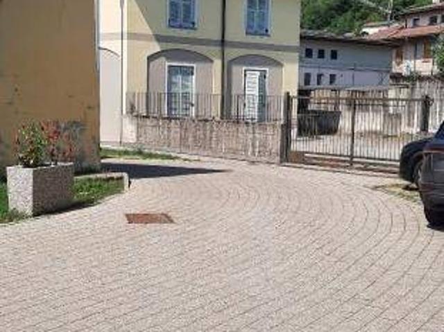 Appartamento in vendita a Introbio LC