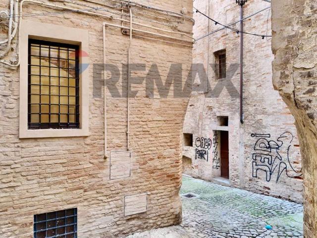 Appartamento in vendita a Jesi AN