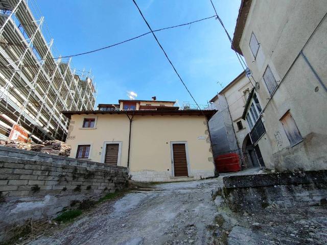Appartamento in vendita a Lucoli AQ
