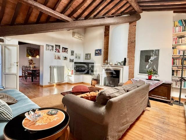 APPARTAMENTO in VENDITA a LUCCA CENTRO STORICO di 4 vani