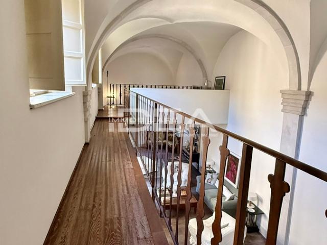 APPARTAMENTO in VENDITA a LUCCA CENTRO STORICO di 5 vani