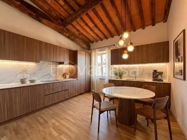 Appartamento in vendita a Lucca, Piazza Napoleone San Michele
