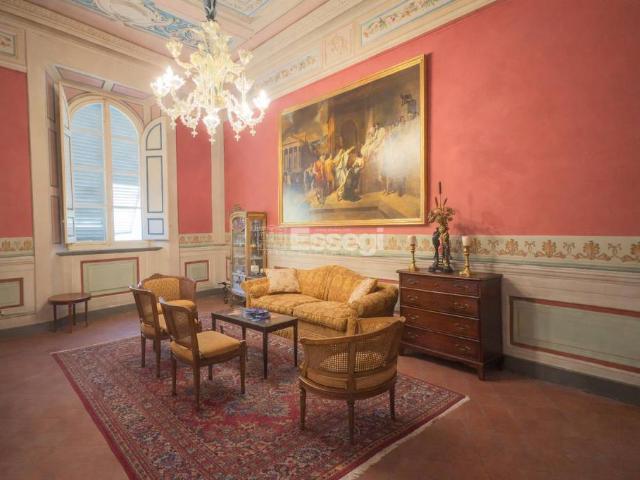 Appartamento in vendita a Lucca piazza San Pietro Somaldi, Piazza Anfiteatro Torre Guinigi