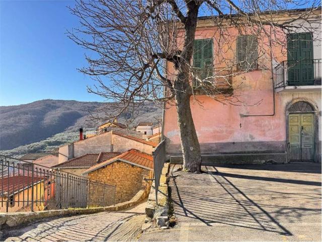 Appartamento in vendita a Lucinasco IM