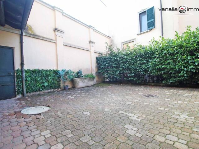 Appartamento in vendita a Lacchiarella MI