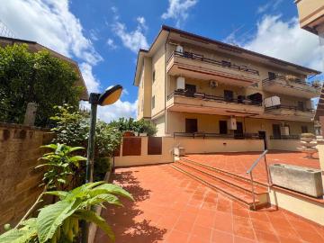 Appartamento in vendita a Lanuvio RM
