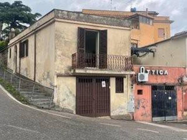 Appartamento in vendita a Lanuvio RM