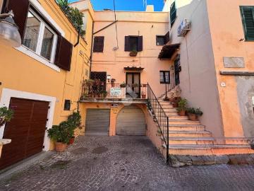 Appartamento in vendita a Lanuvio RM