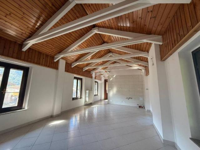 Appartamento in vendita a Lanzo Torinese TO