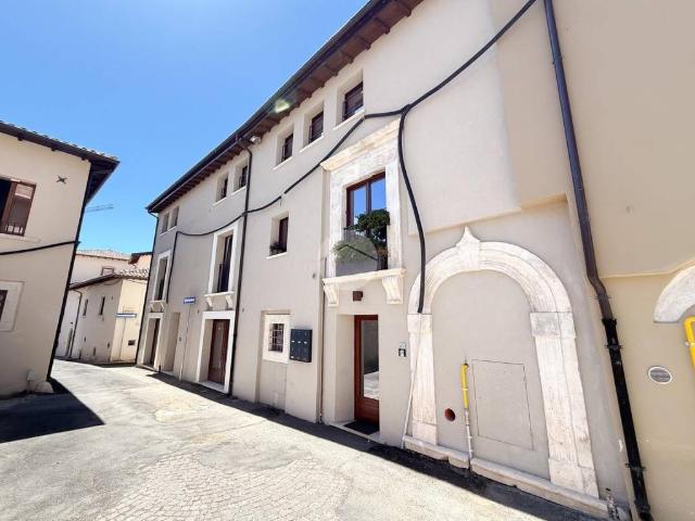 Appartamento in vendita a L'Aquila piazza s. Domenico, 10, Duomo Fontana Luminosa