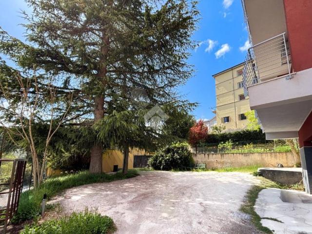 Appartamento in vendita a L'Aquila via Carlo Chiarizia, 9, Villa Comunale