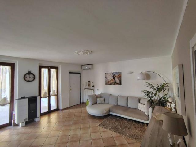 Appartamento in vendita a Lardirago PV