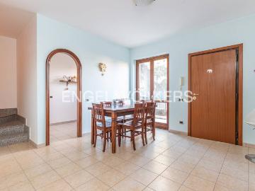 Appartamento in vendita a Lariano RM