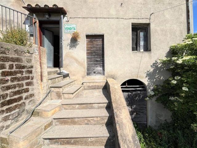 Appartamento in vendita a Latera VT