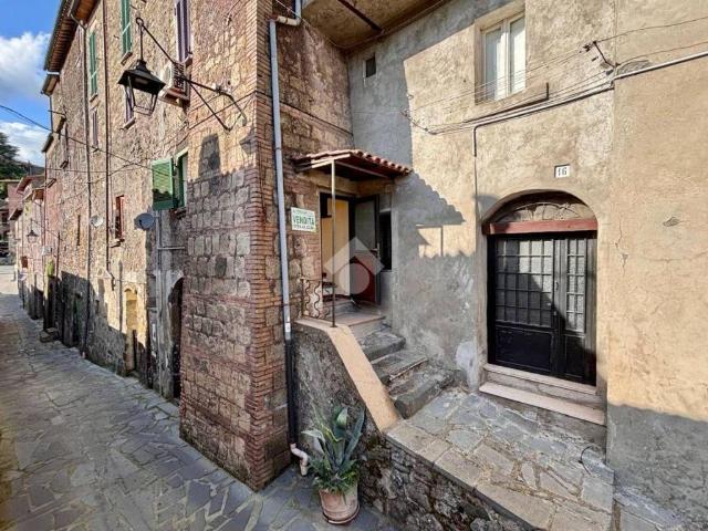 Appartamento in vendita a Latera VT
